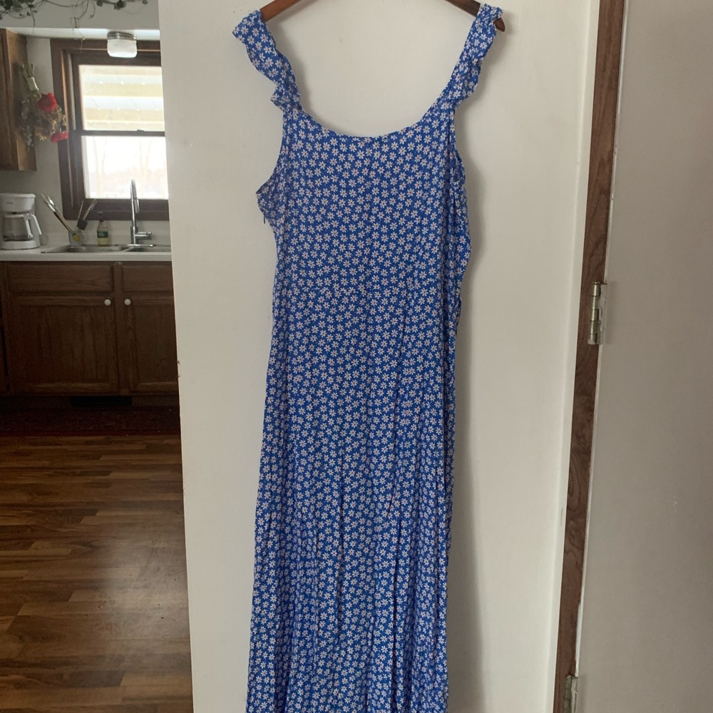 Madewell faux wrap dress with ruffle detail. Bold blue/red (perfect for the 4th) - Picture 4 of 6